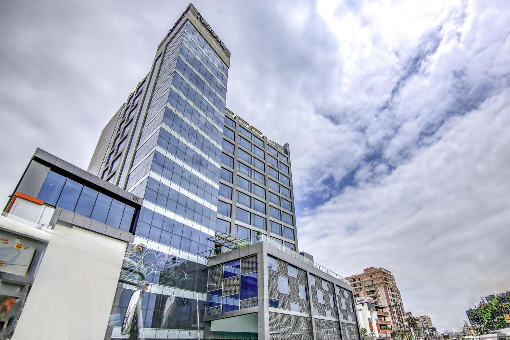 Hotel Radisson Blu Gorakhpur Esterno foto