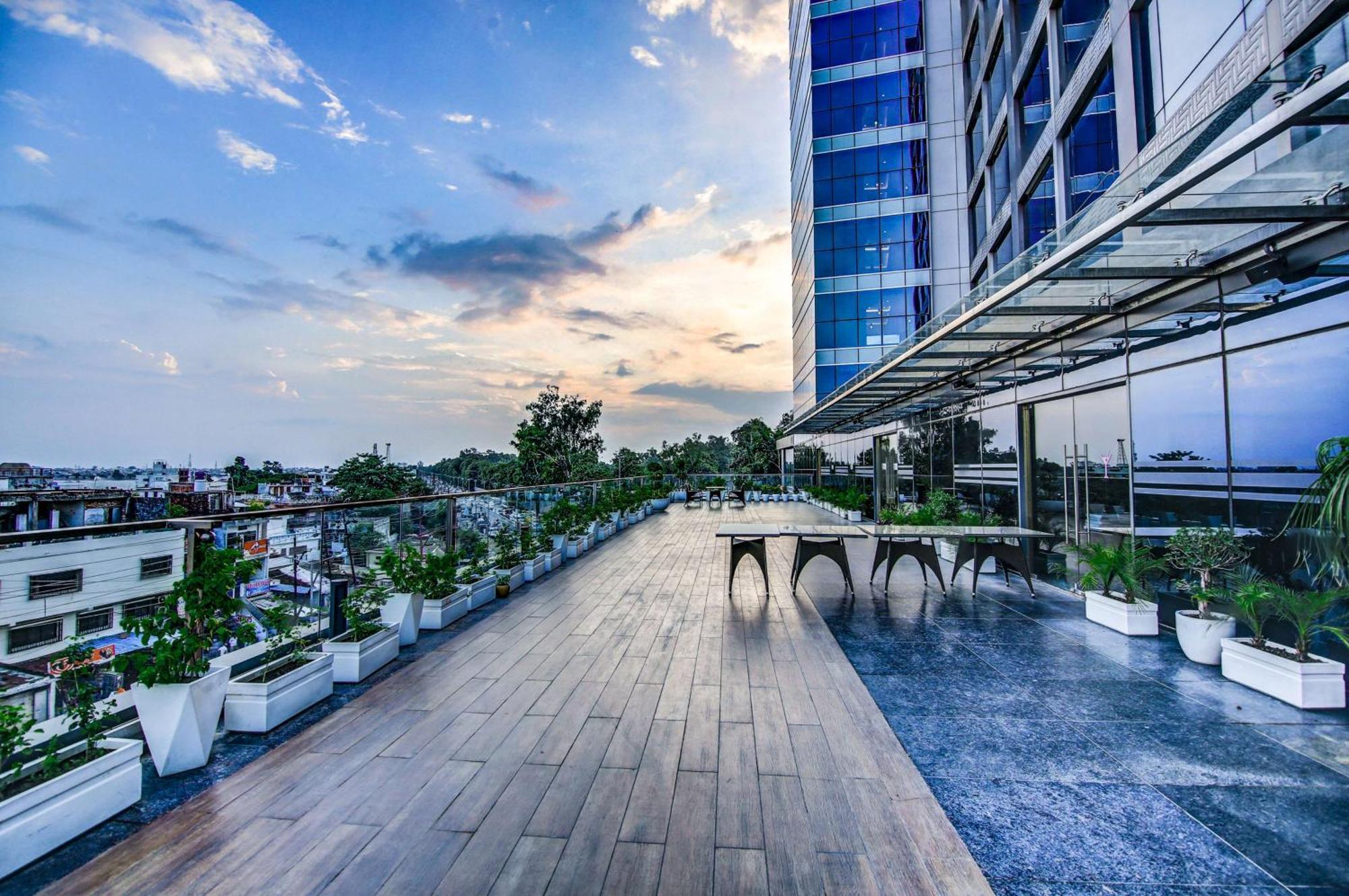 Hotel Radisson Blu Gorakhpur Esterno foto